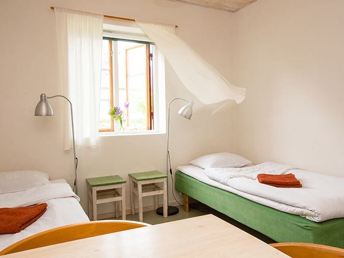 Sköna luftiga rum på STF Brantevik Råkulle Vandrarhem