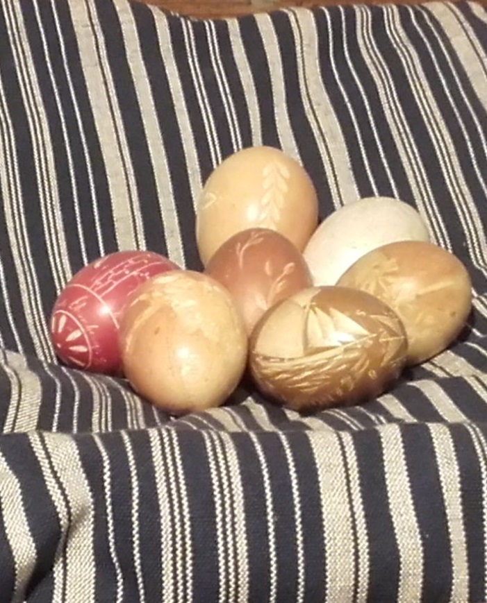 Rista ägg till påsk